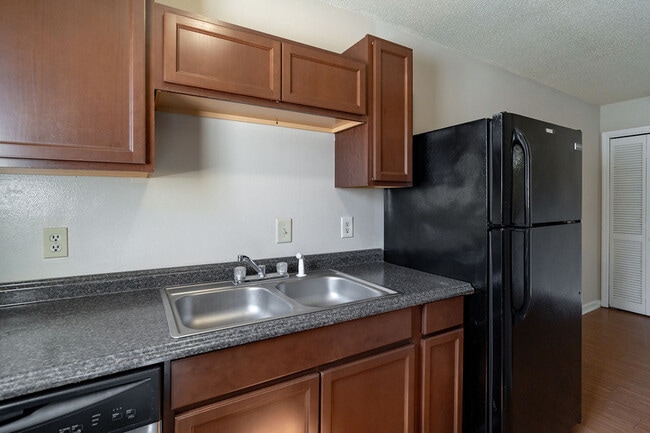 Building Photo - 836 Richmond St