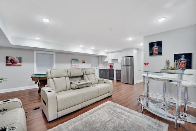 Building Photo - 225 S 9th St