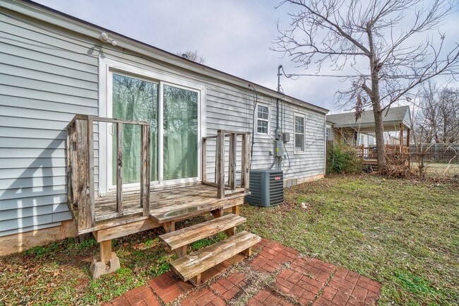 Building Photo - 3 Bed 1 Bath in Del City!