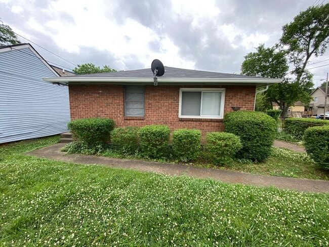 Building Photo - For Rent - 2 Bedroom Apartment Near Downto...