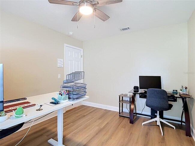 Building Photo - 1128 Pinedale Dr