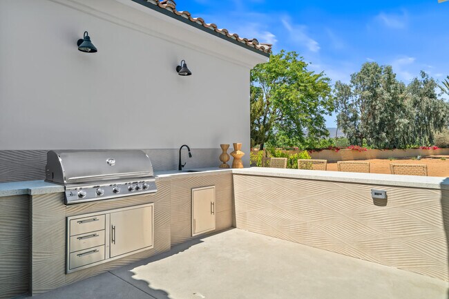 Building Photo - 80805 Vista Bonita Trail