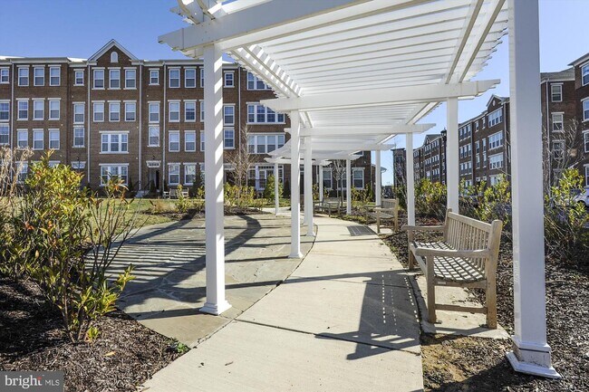 Building Photo - 3028 Rittenhouse Cir