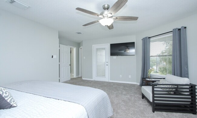 Building Photo - 131 Pine Rd