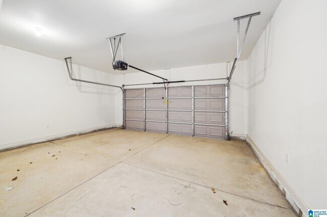 Building Photo - 129 Kings Wy