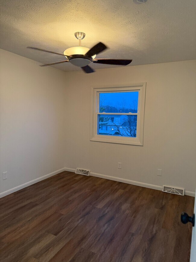 Building Photo - 6686 Deer Ct