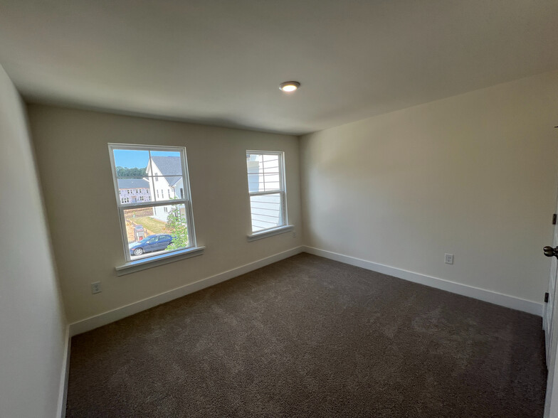 Building Photo - Room in Townhome on Clark Creek Ln