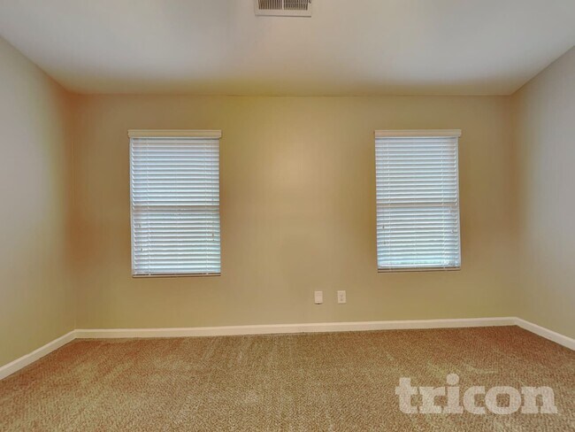 Building Photo - 452 Shady Glen