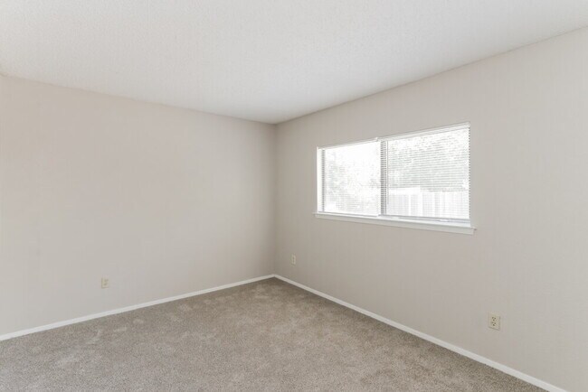 Building Photo - 2637 Remmington Dr