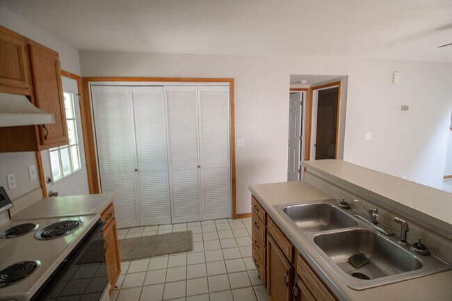 Building Photo - 1321 Godas Cir