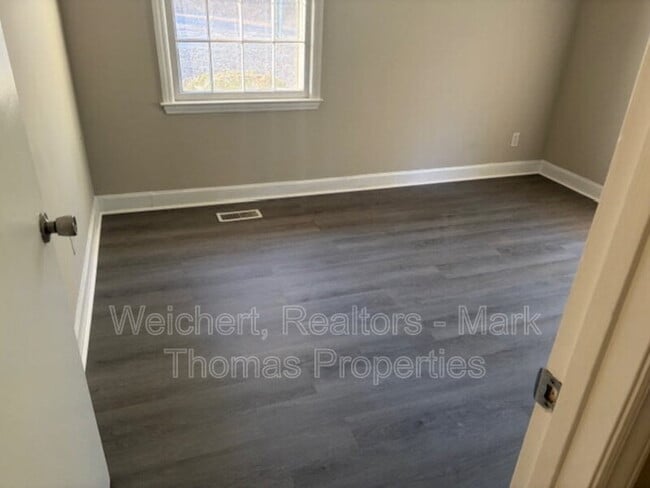 Building Photo - 4126 Chaucer Dr