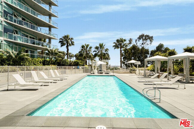 Building Photo - 13600 Marina Pointe Dr