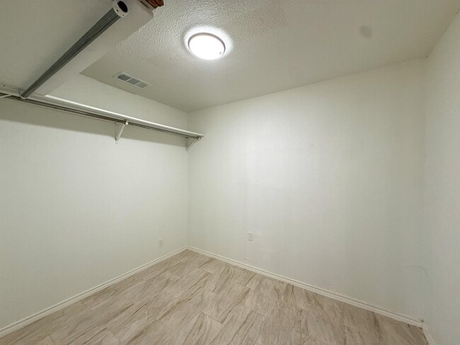 Building Photo - 201 Gumwood Ln
