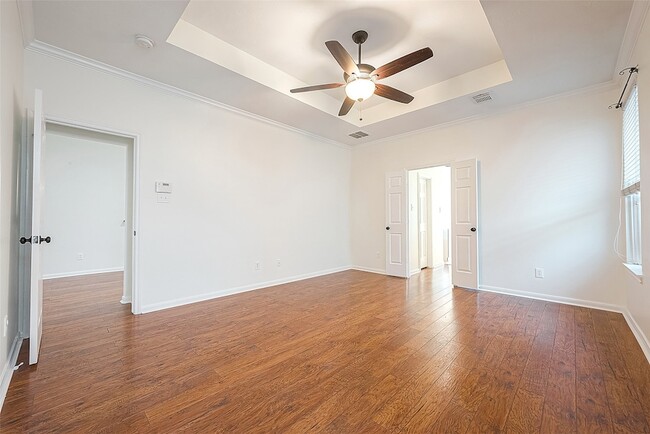 Building Photo - 23759 River Pl Dr