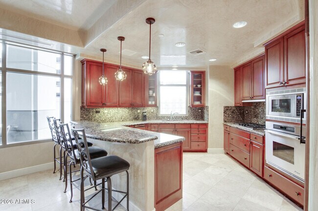 Building Photo - 2211 E Camelback Rd