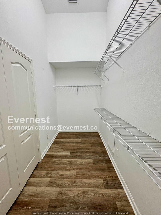 Building Photo - 4 Bed/2 Bath Home with Garage / Pet-Friendly / Coming Soon!