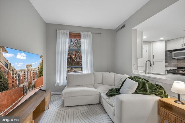 Building Photo - 1021 N Garfield St