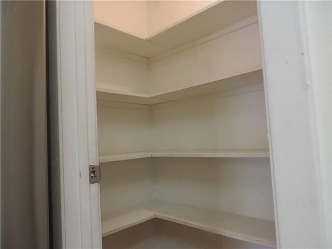 Building Photo - 68 Springhedge Ct St