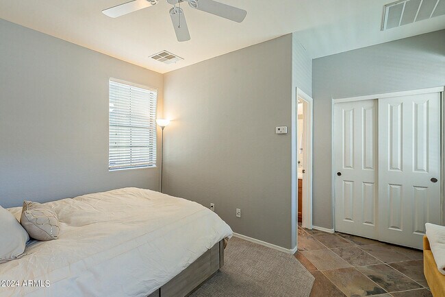 Building Photo - 21124 W Prospector Way