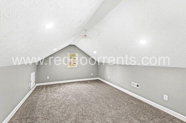 Building Photo - Spacious 3-Bed, 2-Bath Home | 1,590 Sq Ft ...