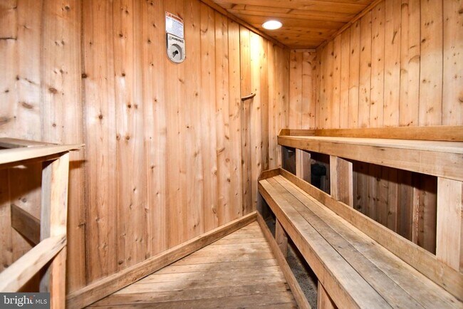 Building Photo - 4601 N Park Ave