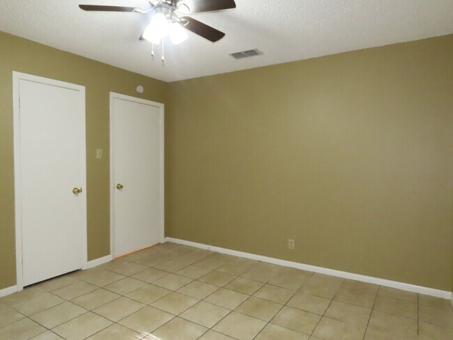 Building Photo - 11782 S Hillcreek Rd