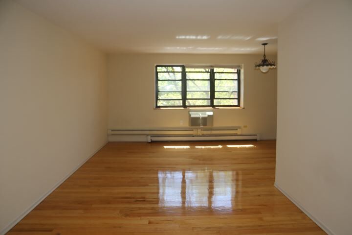 Building Photo - 665 W Wrightwood Ave