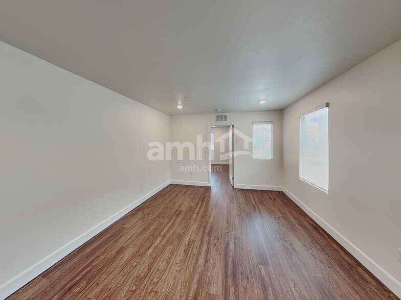 Building Photo - 341 Seville Ave