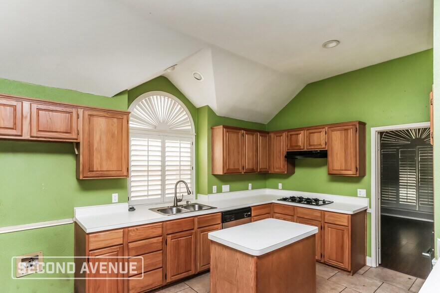 Building Photo - 2404 Liles Ln
