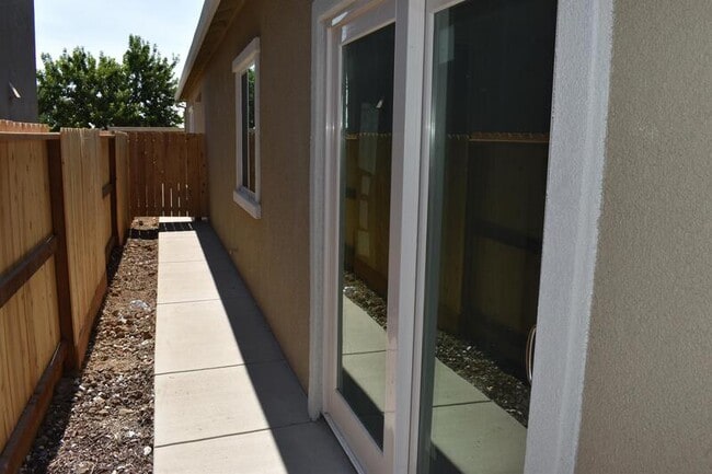 Building Photo - 4284 Lasalle Dr
