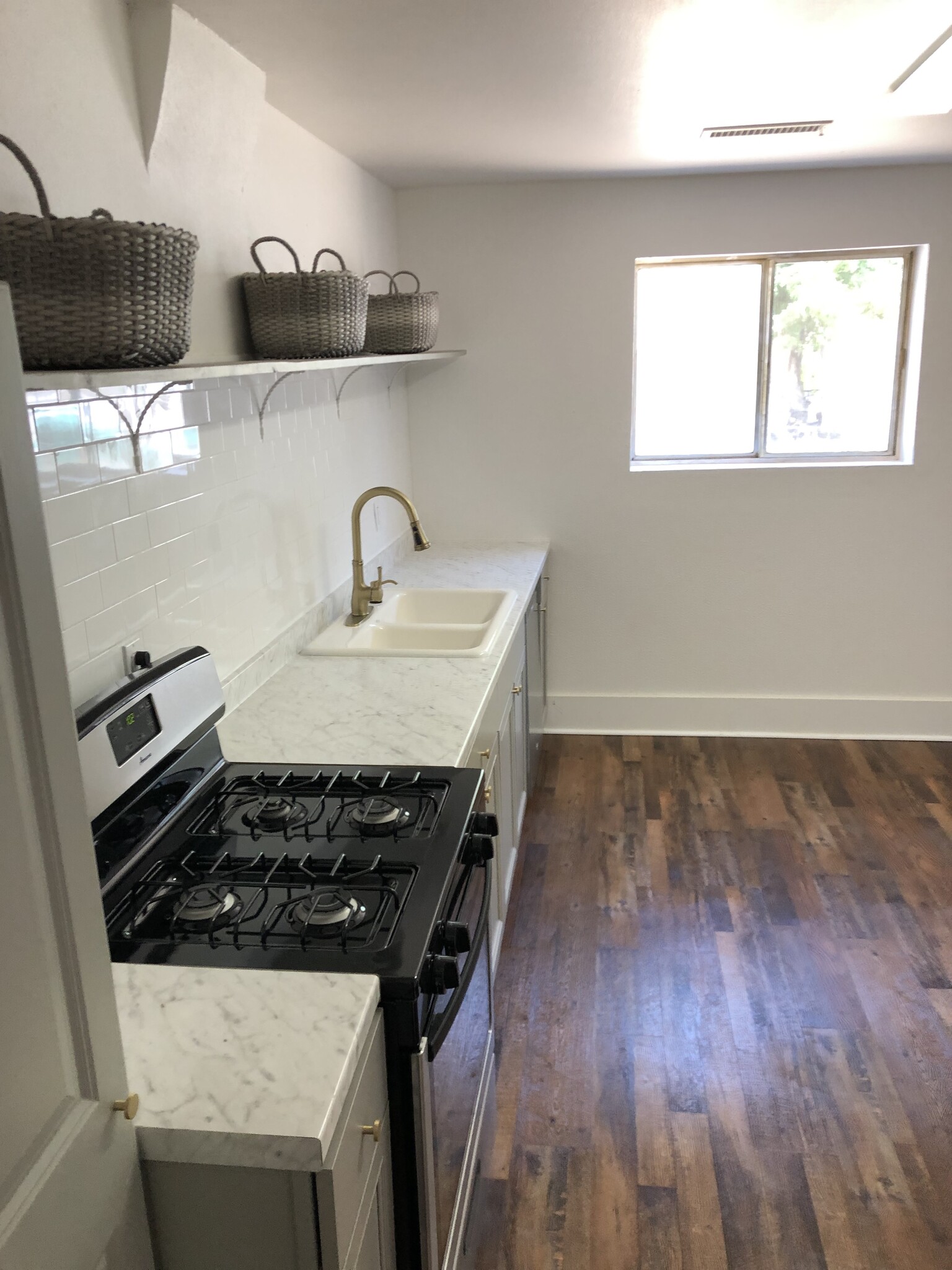 Kitchen - 205 N Mesa Verde Ave