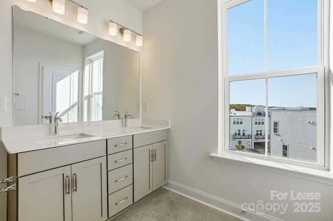 Building Photo - 3224 Drift St