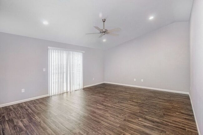 Building Photo - 16557 Charles Town Dr