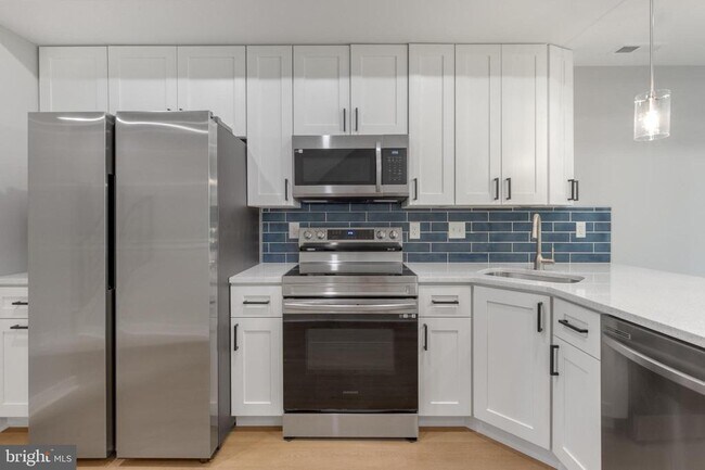 Building Photo - 2344 W Seybert St