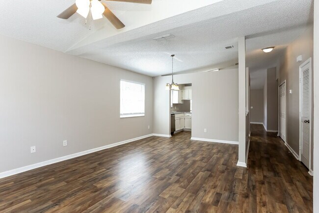 Building Photo - 10921 Mindanao Dr S