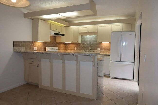 Building Photo - 507 5th Ln