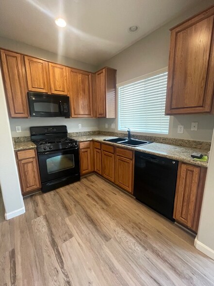 Building Photo - 10325 W Sands Dr