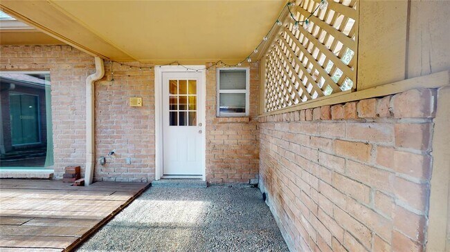 Building Photo - 12618 Misty Valley Dr