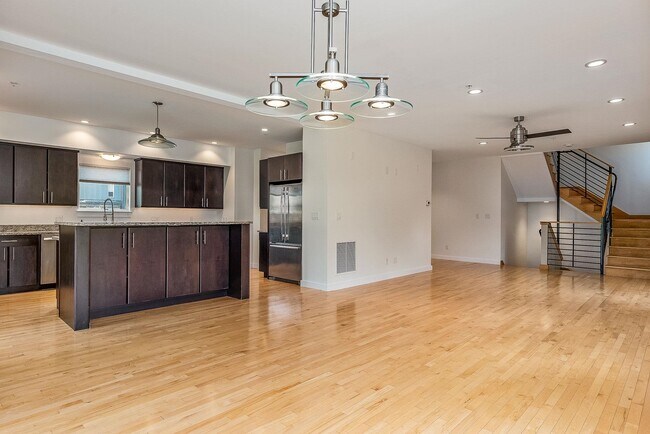 Building Photo - 659 Dennett St