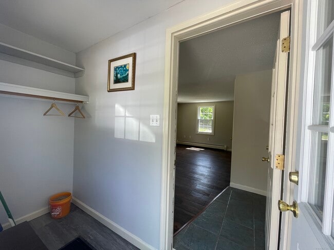 Building Photo - 161 Hoadley Rd