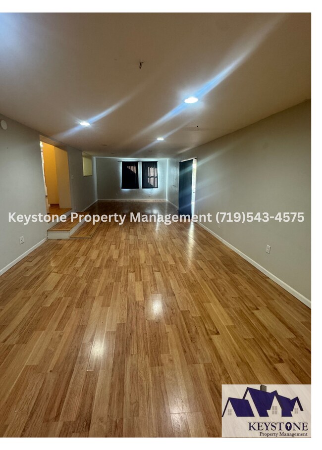 Building Photo - St. Charles Mesa! Spacious 4 Bedroom/1.5 B...