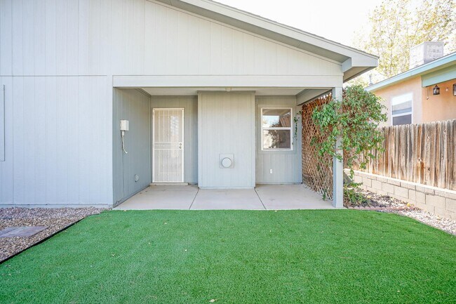 Building Photo - 3146 Chama Meadows Dr NE