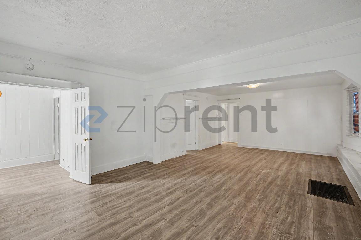 Building Photo - Unit