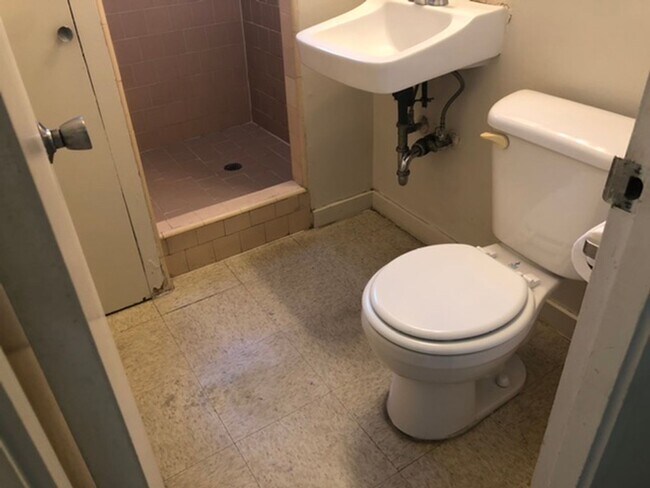 Building Photo - Central Location with Free Utilities!