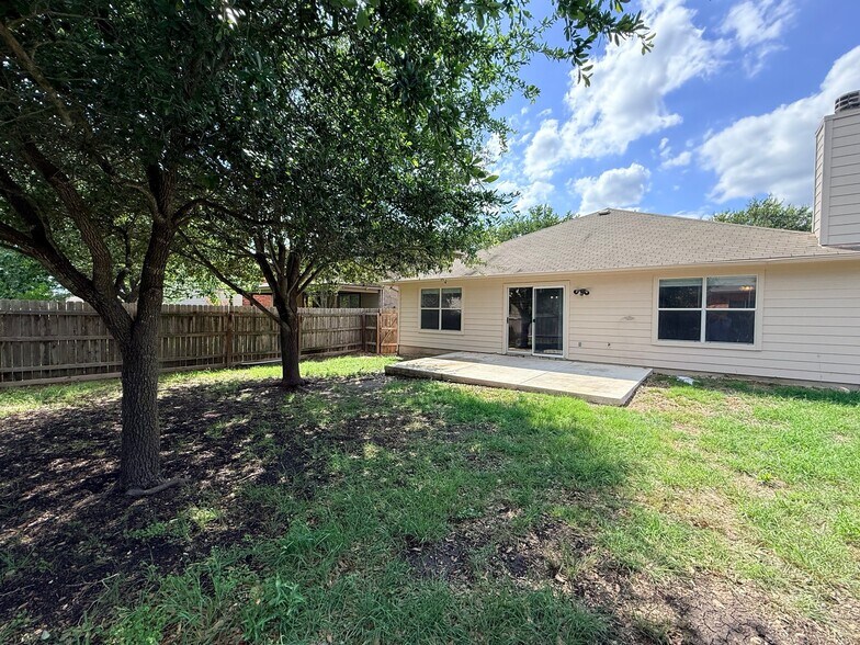 Building Photo - 233 Covent Dr