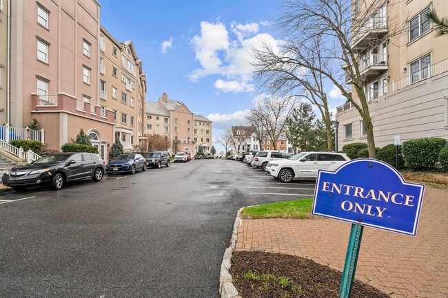 Building Photo - 100 Shearwater Ct E