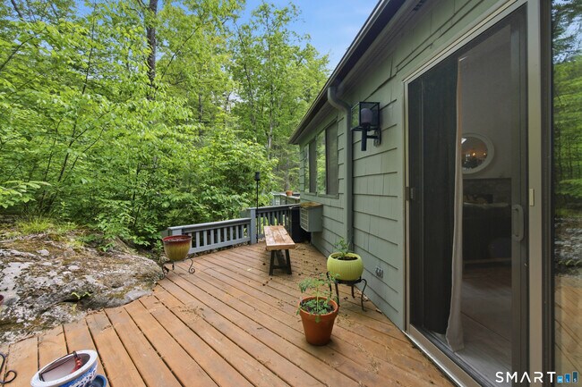 Building Photo - 213 Ledge Dr