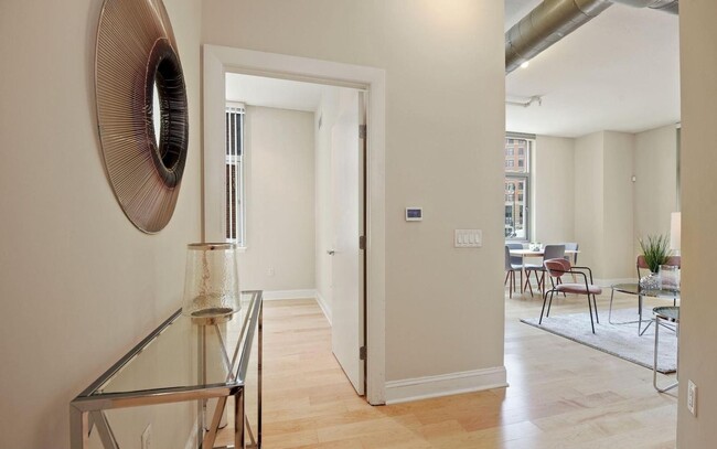 Building Photo - Incredible Luxury 2BR/2BA Condo Includes G...