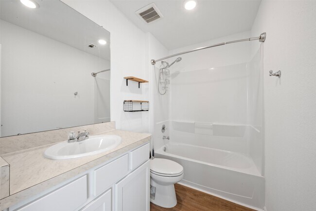 Building Photo - 1044 Rd 5203