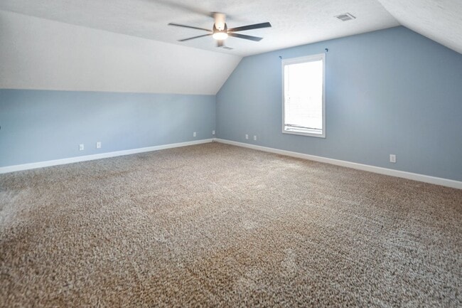 Building Photo - Pet Friendly Three Bedroom with Bonus!